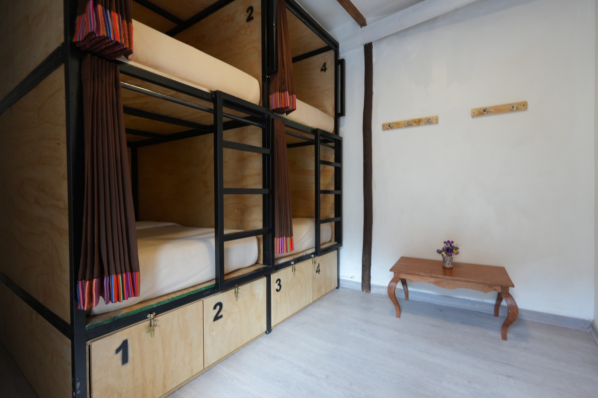 Pod Deluxe en Dormitorio Mixto de 4 con Baño — hostel room at Black Llama, from $18/night