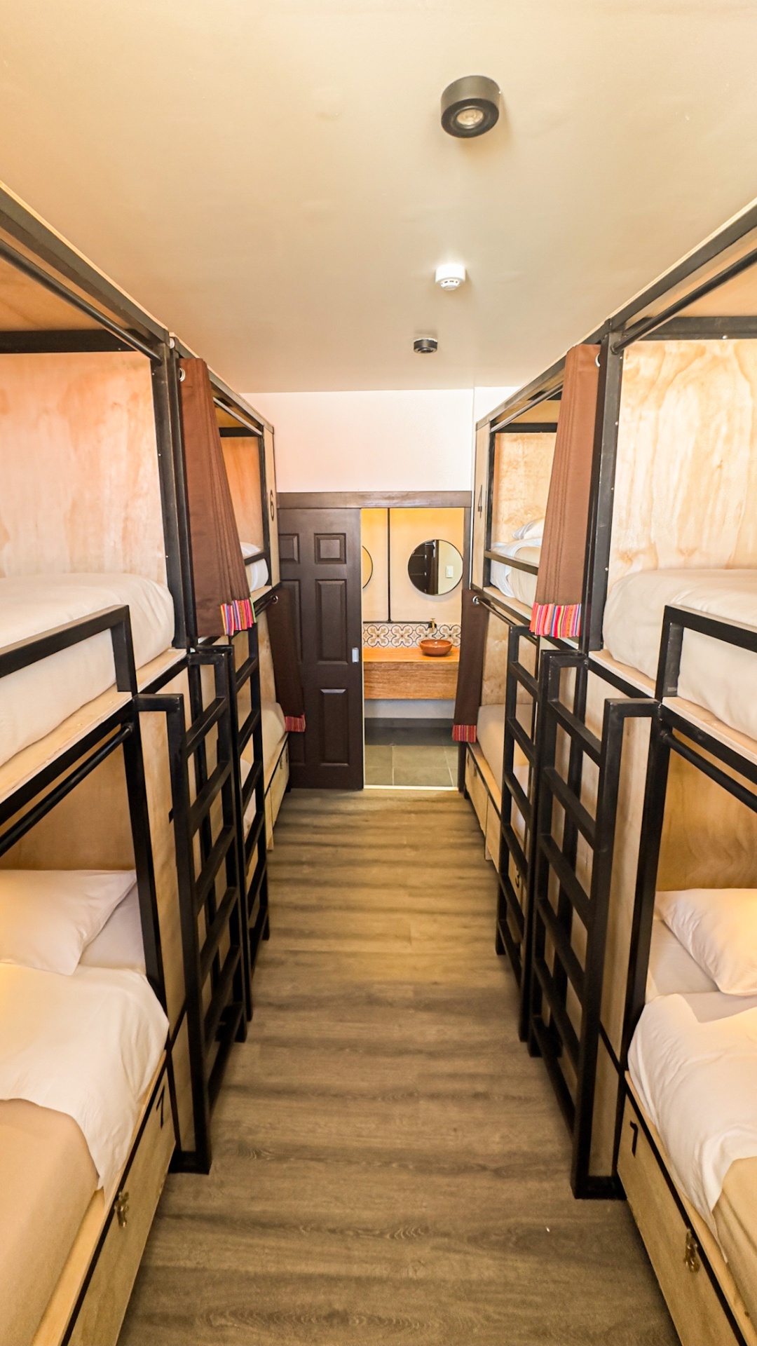 Pod Deluxe en Dormitorio Mixto de 8 con Baño — hostel room at Black Llama, from $15/night