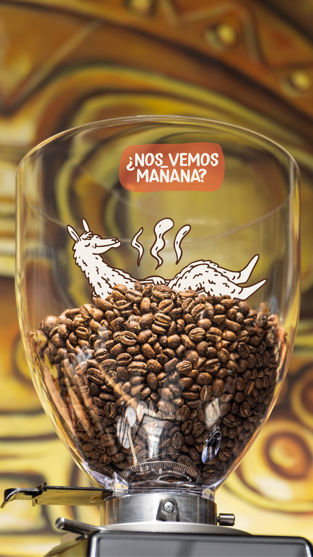Molino de café de especialidad con arte de llama en Black Llama Coffee Cusco